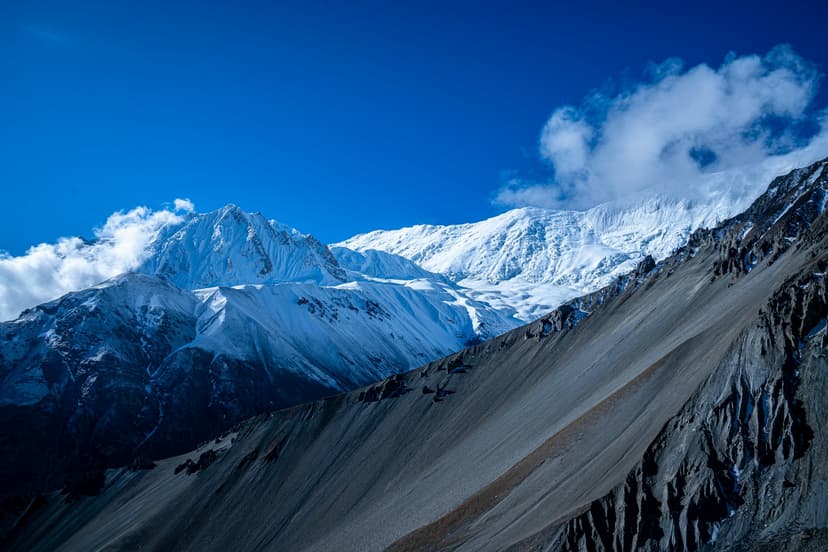 How Many Miles Is the Annapurna Circuit? Full Guide