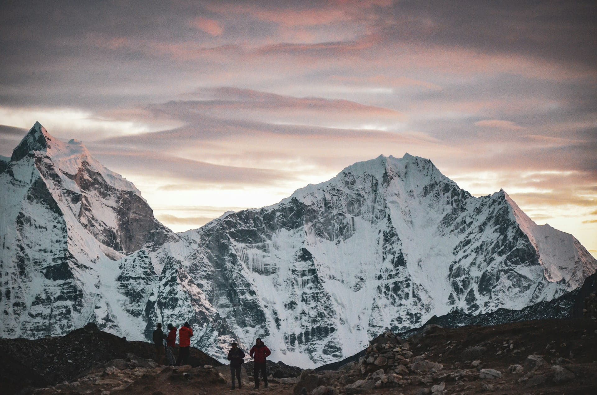 Lobuche Nepal: Altitude, Acclimatization & Trek Tips 