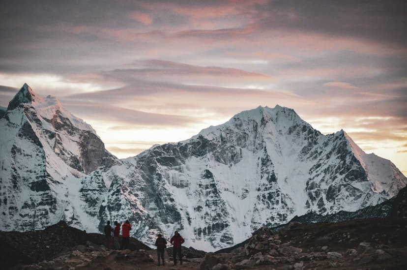 Lobuche Nepal: Altitude, Acclimatization & Trek Tips 