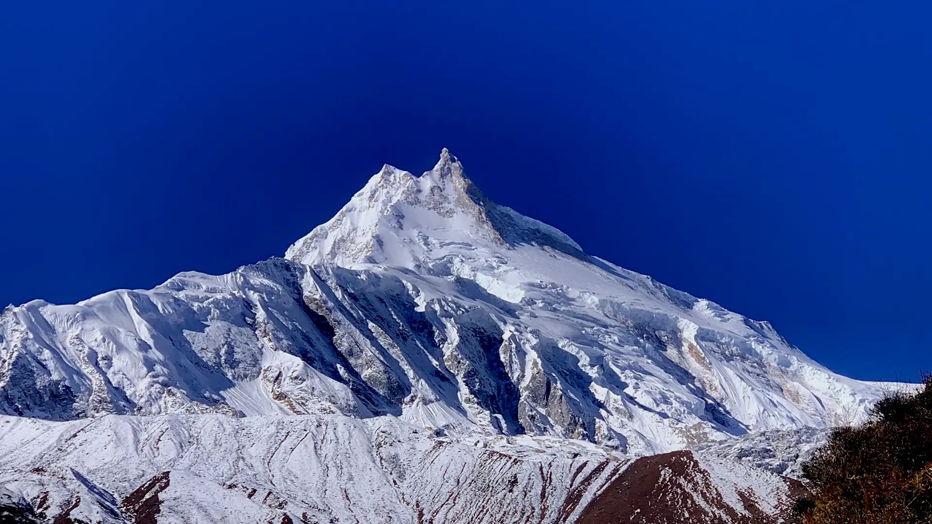 MANASLU TREKKING